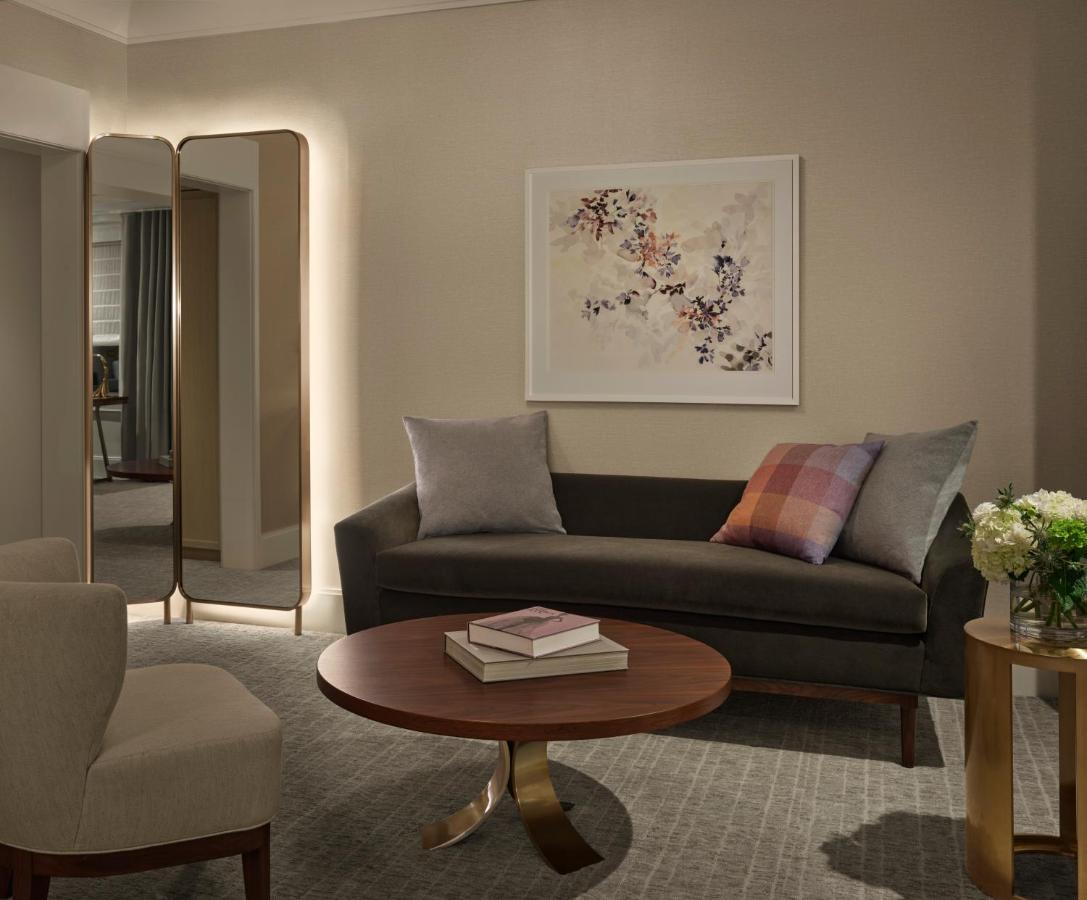 فندق ذا نيوبيري بوسطن المظهر الخارجي الصورة A living room at The London West Hollywood