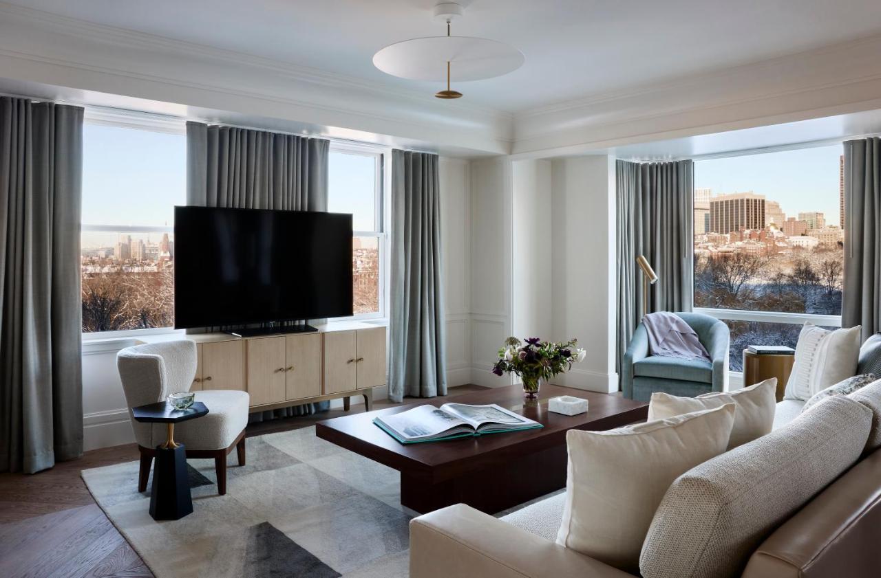 فندق ذا نيوبيري بوسطن المظهر الخارجي الصورة A living room at The London West Hollywood