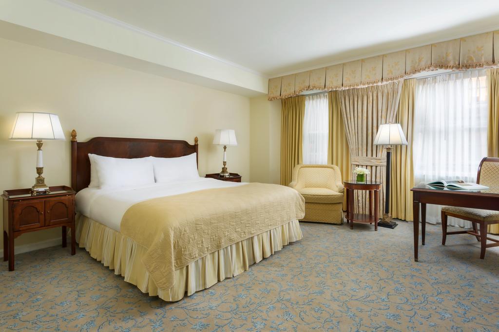 فندق ذا نيوبيري بوسطن المظهر الخارجي الصورة A guest room at the Waldorf Astoria New York