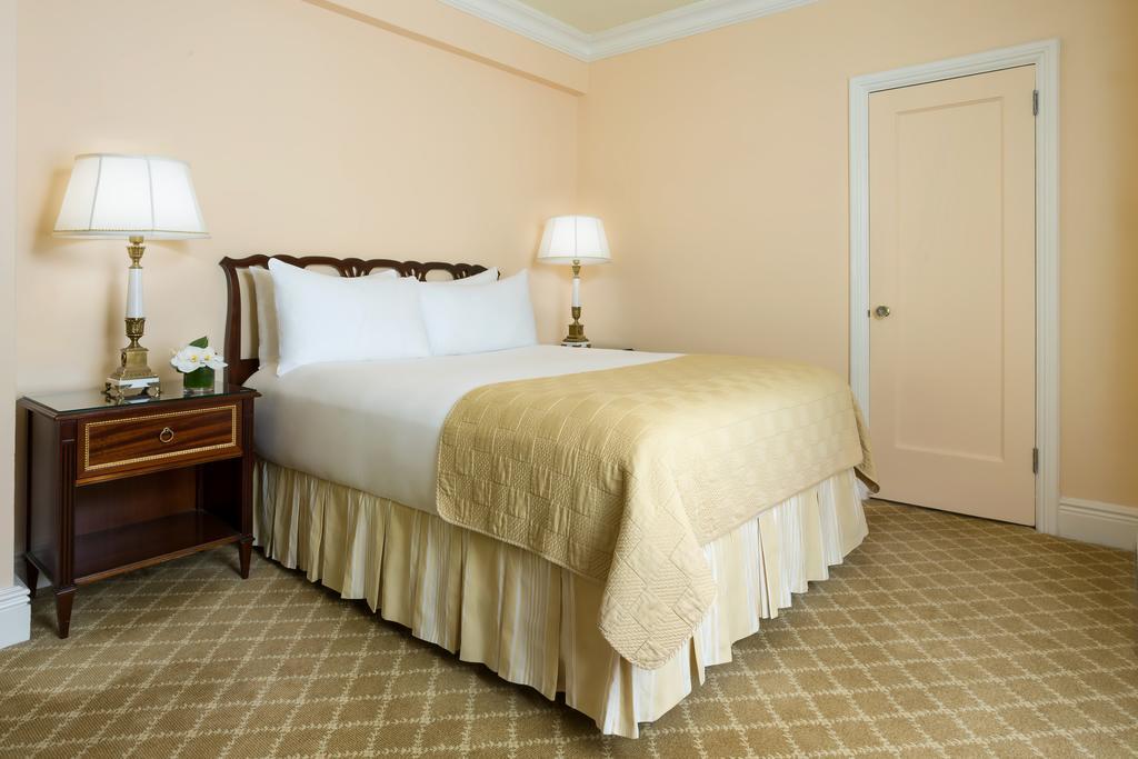 فندق ذا نيوبيري بوسطن المظهر الخارجي الصورة A guest room at The Carlyle